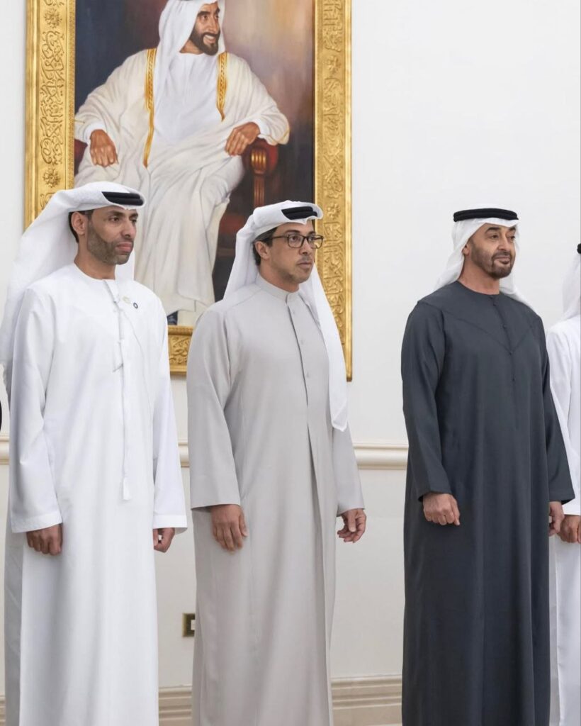 أثناء استقبال الفائزين بالمركز الأول في جائزة نافس في قصر البحر