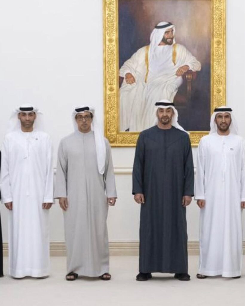 أثناء استقبال الفائزين بالمركز الأول في جائزة نافس في قصر البحر