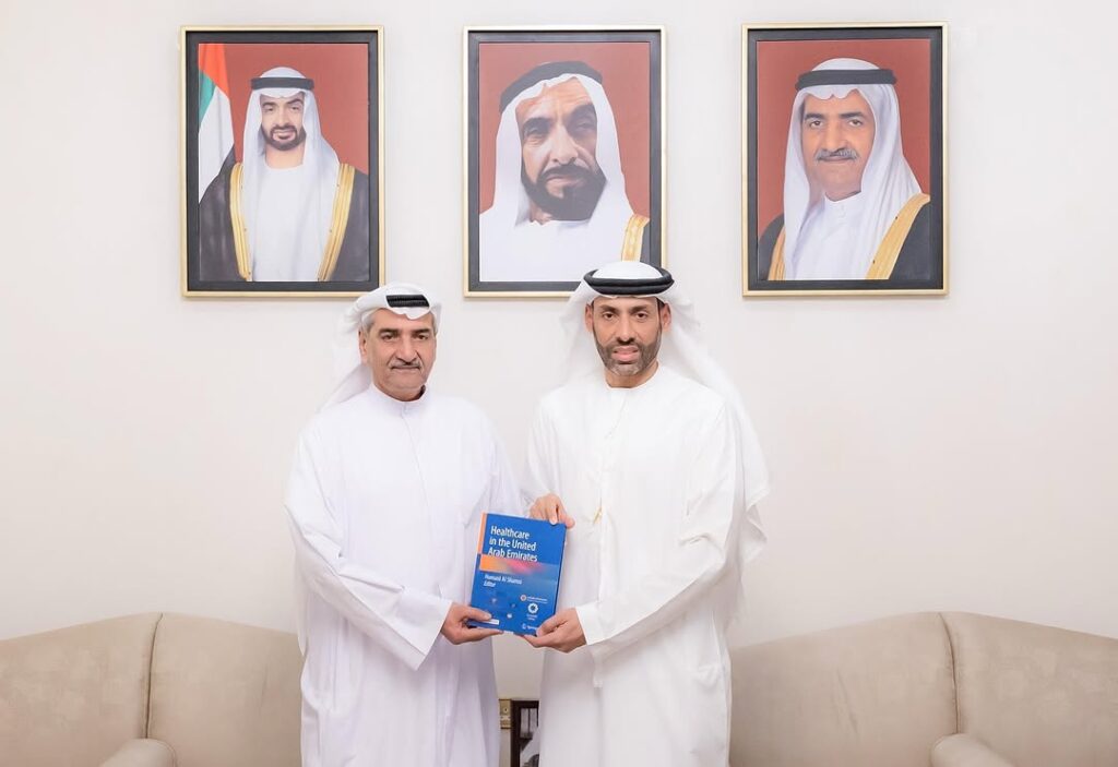 إهداء سموه أول نسخة من كتابي الجديد "القطاع الصحي في دولة الإمارات"